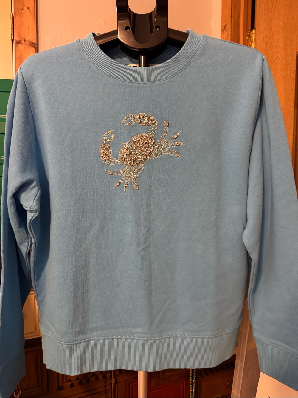 Lilly Pulitzer Ballad Light Blue Rhinestone Crab Sweatshirt women’s size small - Picture 3 of 3